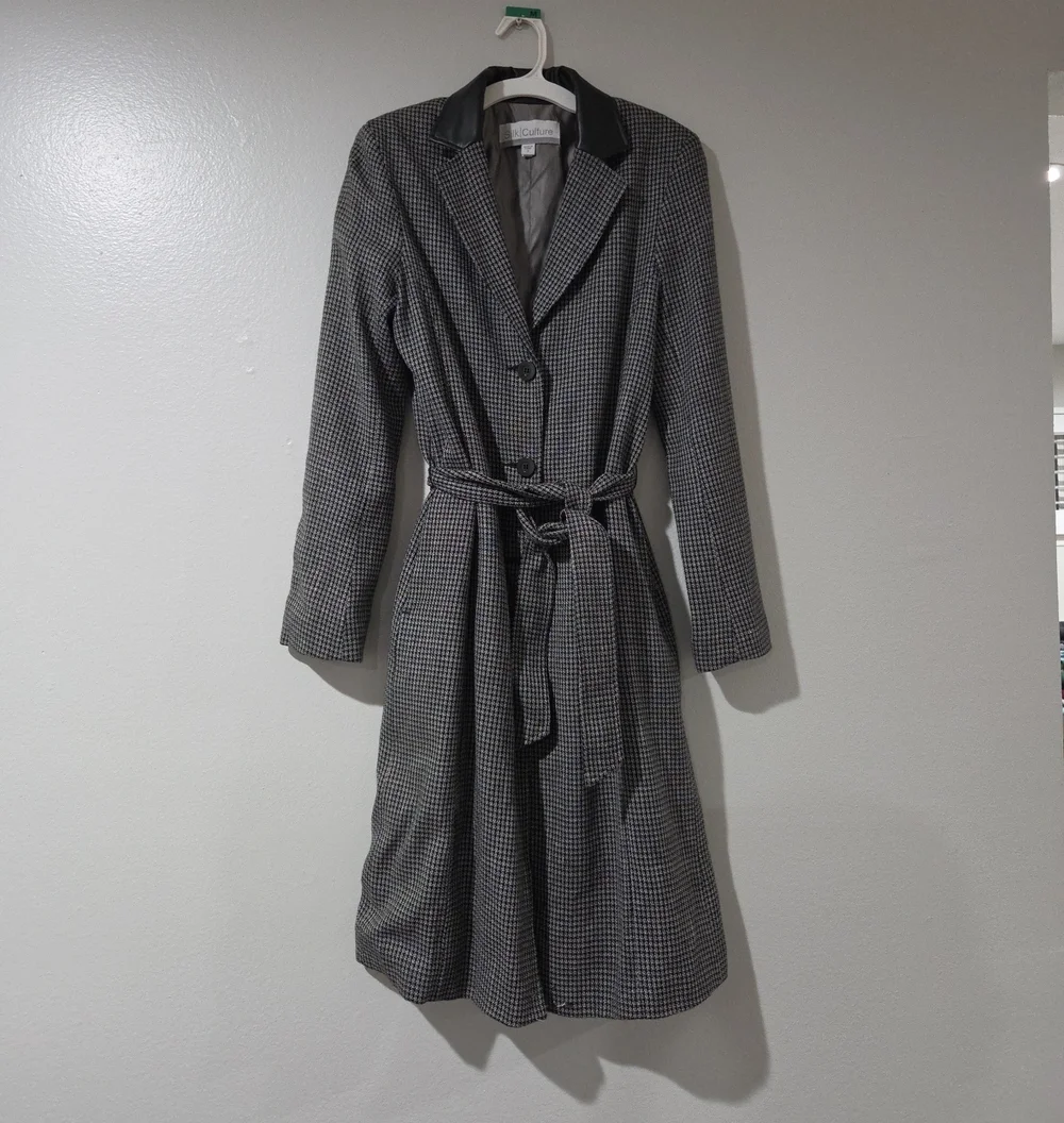 Wool-Blend Houndstooth Trench Coat with Belt - Gray